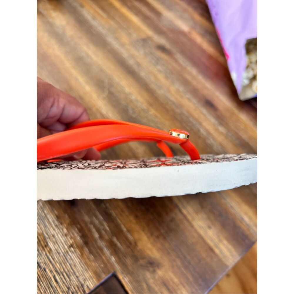 Tory Burch Women’s Rubber Flip Flops - Picture 7 of 7